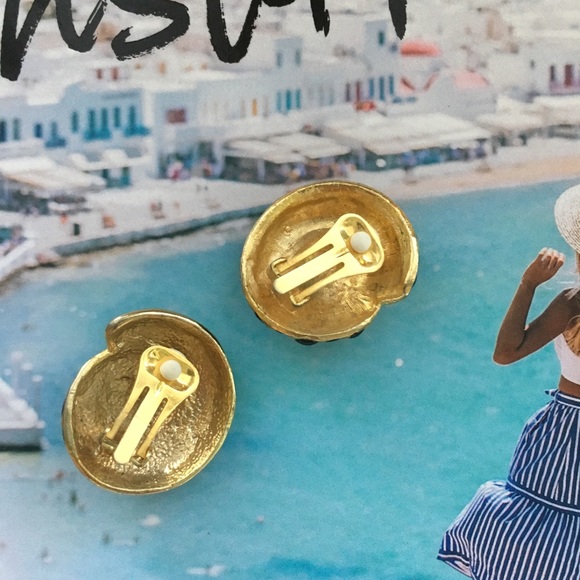 Shell Clip on Earrings - Picture 3 of 3